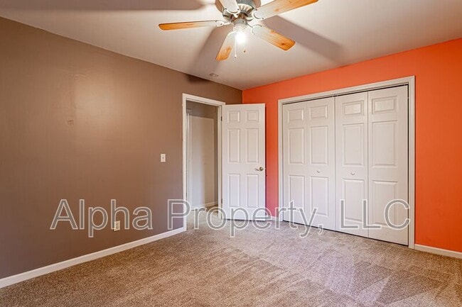 Building Photo - 314 S Plainview Dr