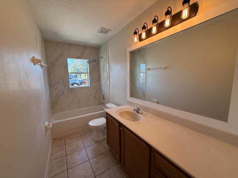 Building Photo - 729 Squirrel Ct