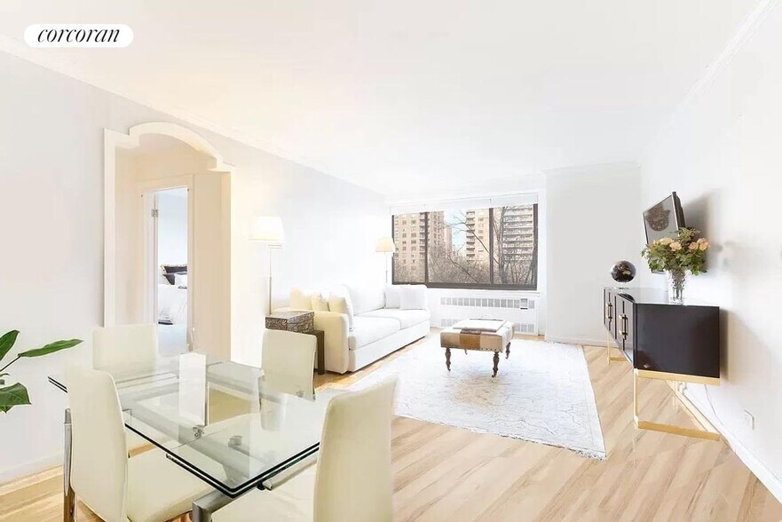 Primary Photo - 372 Central Prk W