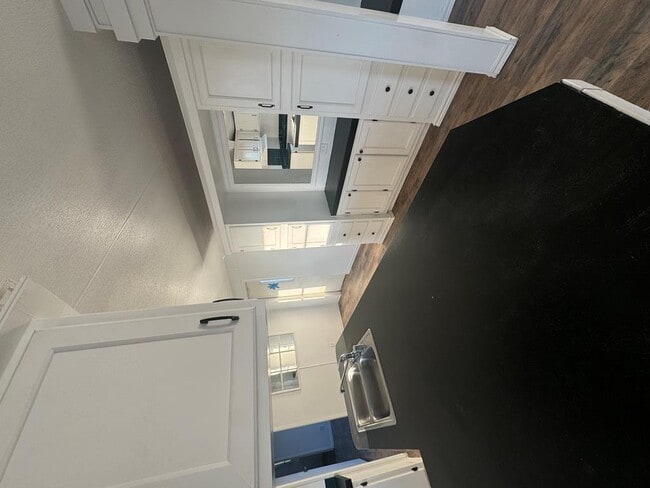 Building Photo - 14574 W 3rd St