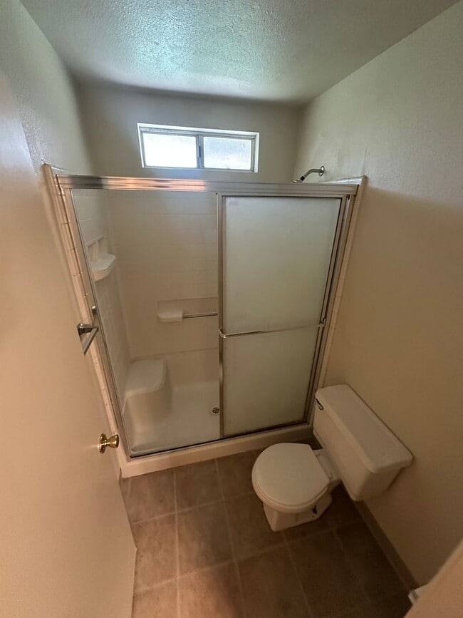 Building Photo - 3 bedroom 2 bath home for rent