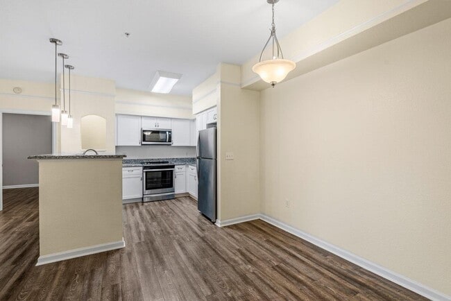 Building Photo - 2801 Chancellorsville Dr