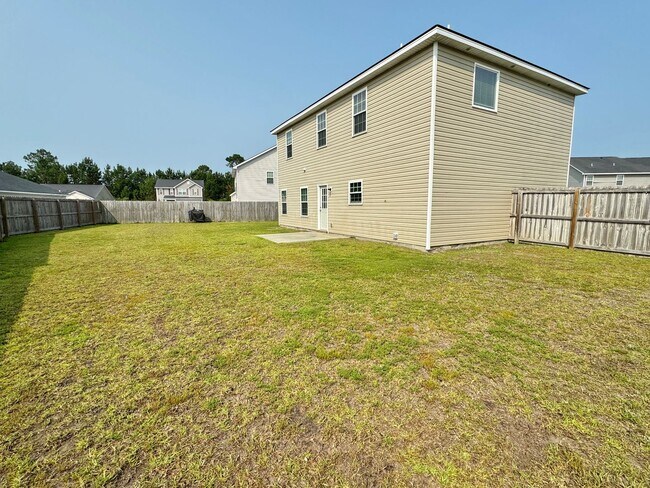 Building Photo - AVAILABLE JULY 2025