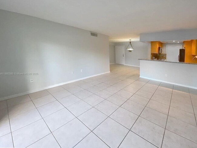 Building Photo - 6886 N Kendall Dr