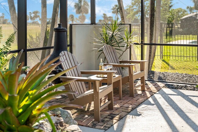 Building Photo - 12 Fairway Dr