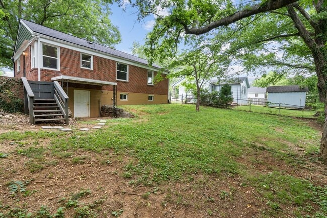 Building Photo - Beautiful home just north of downtown Colu...