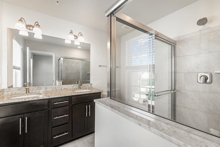 Building Photo - 5063 Silver Oak Dr