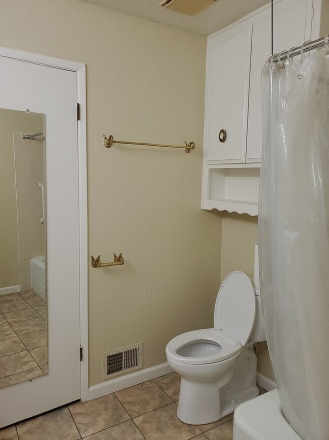 Building Photo - Modesto 3 bedroom 2.5  bathroom off McHenry