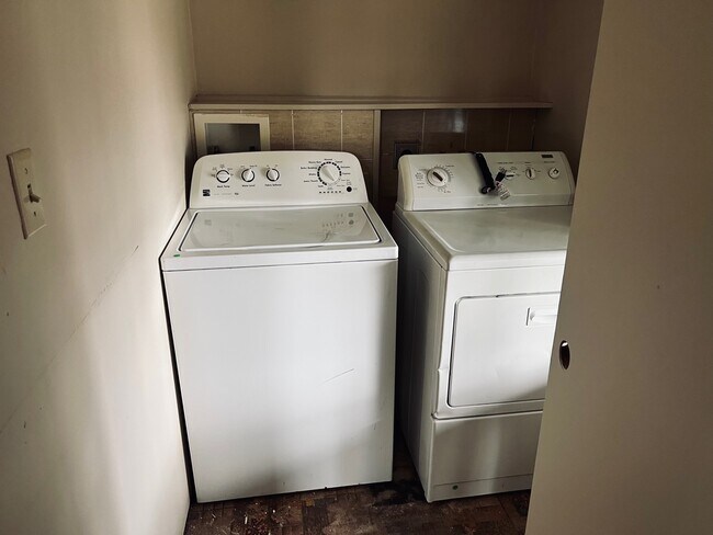 Building Photo - 1110 Franklin Ave