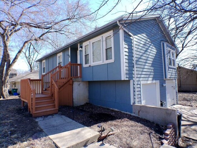 Building Photo - Spacious 4 bedrooms and 2 full baths home located on S Franklin St in Spring Hill