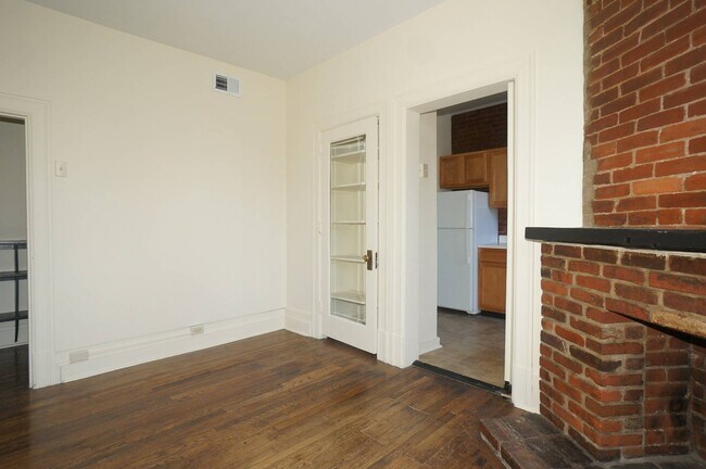 Dining Room - Lionhead