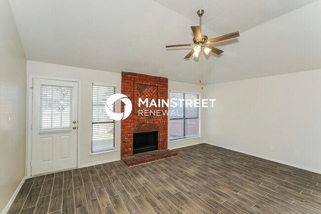 Building Photo - 3 Bedroom Pet-Friendly Home in ARLINGTON, TX with Main Street Renewal