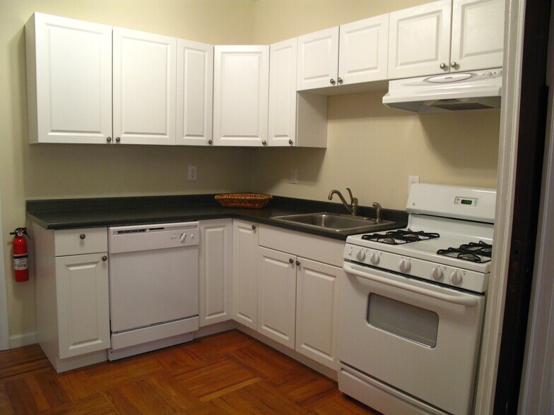 Building Photo - 205 W 29th St