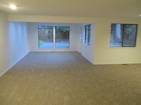 Building Photo - Wonderful 3 Bedroom Rambler in West Park E...