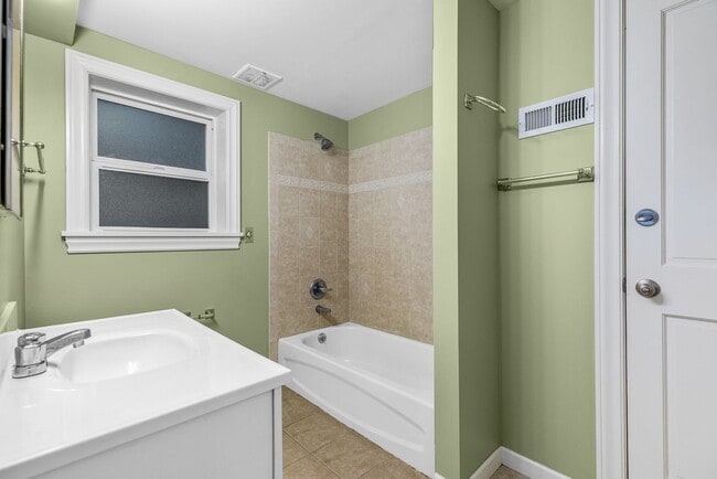 Building Photo - 5151