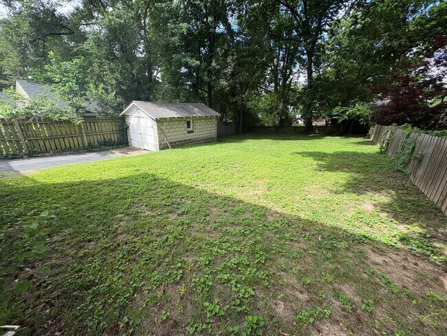 Building Photo - Charming & Updated 3BR Home with Huge Yard & Storage