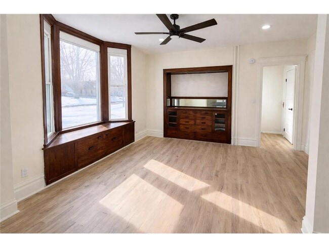 Building Photo - 1106 Becker Ave SW