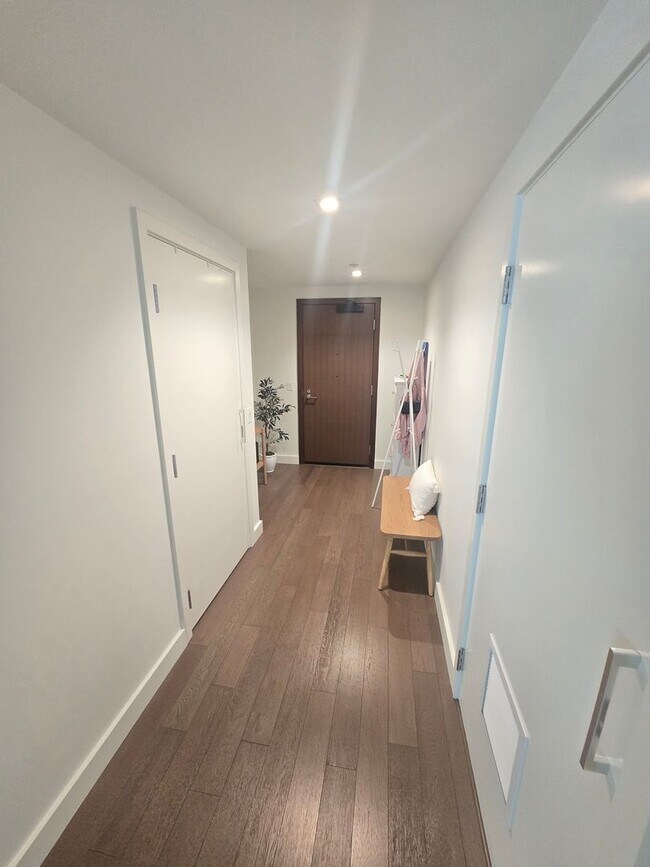 Building Photo - Savina by Bosa - Built 2020 - Bay & Downtown Views - 2 Parking Spots