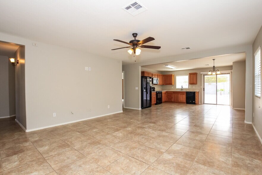 Building Photo - 2081 E Paso Fino Dr