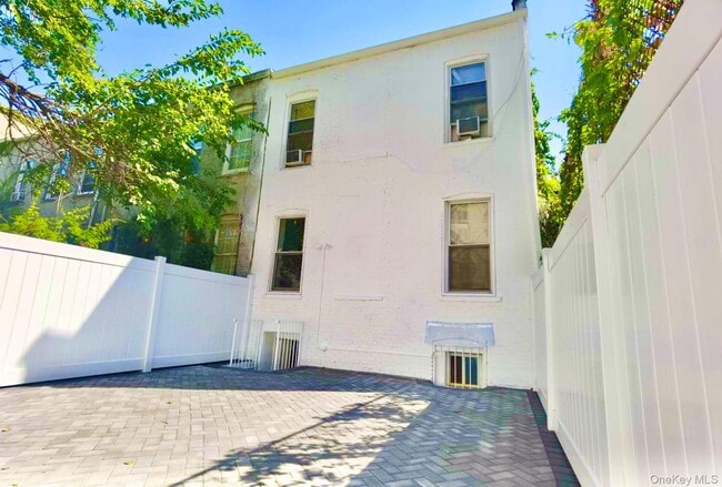 Building Photo - 612 Jerome St