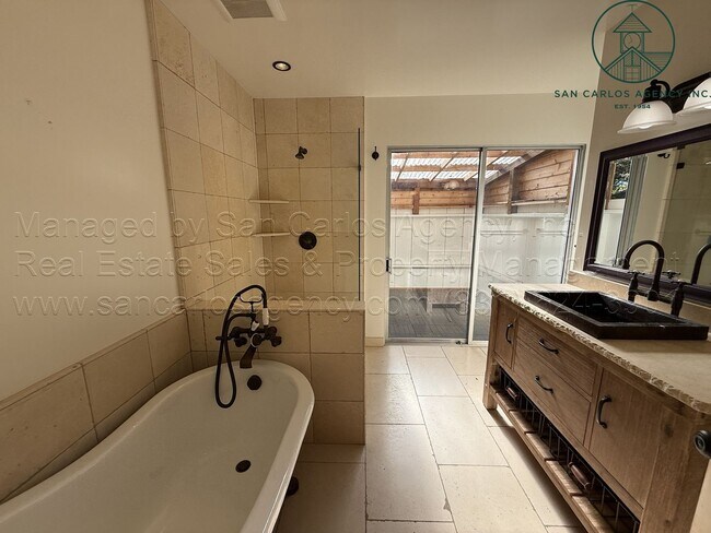 Building Photo - Charming Three Bedroom Hatton Fields Home