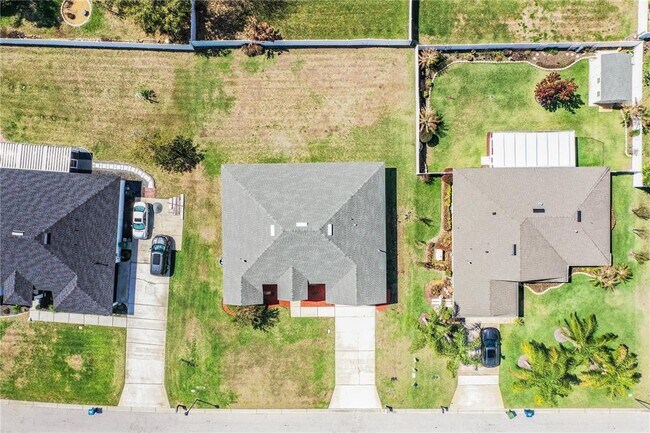 Building Photo - 233 Towhee Rd