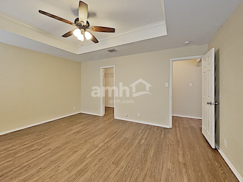 Building Photo - 8007 Abbotts Pointe