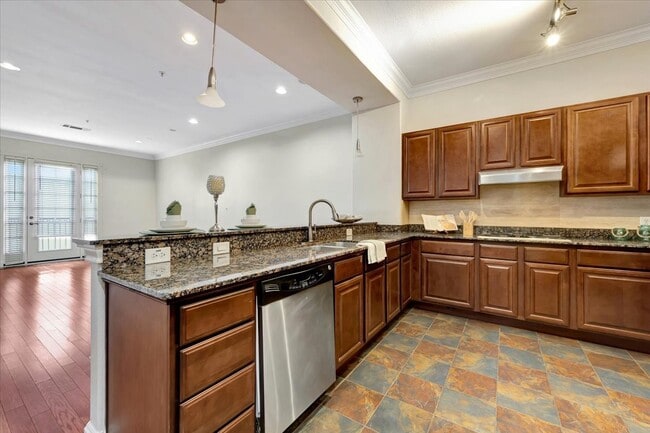 Building Photo - 7134 Mapleridge St