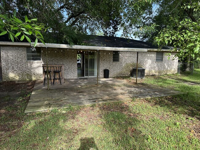 Building Photo - 124 Seaman Dr