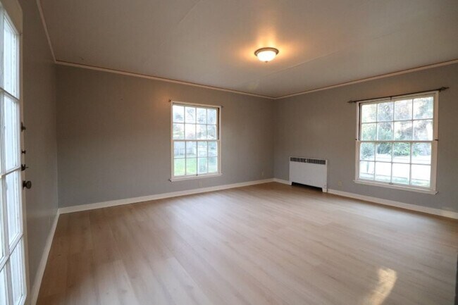 Building Photo - Beautiful Carriage District Rental