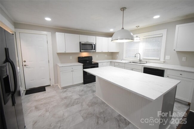 Building Photo - 199 Crowell Dr SW