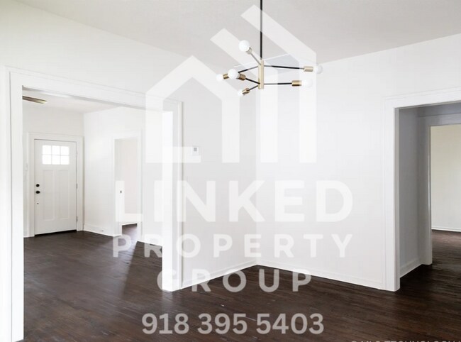 Building Photo - Beautifully Updated 3-Bedroom Home Near Downtown Tulsa