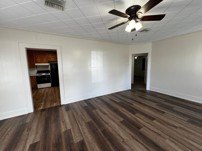 Building Photo - Two bedroom, One Bathroom , near UL