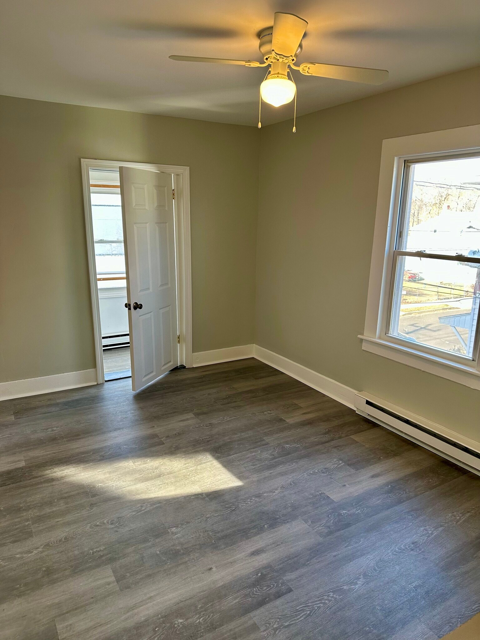 Building Photo - 39 N Spring St