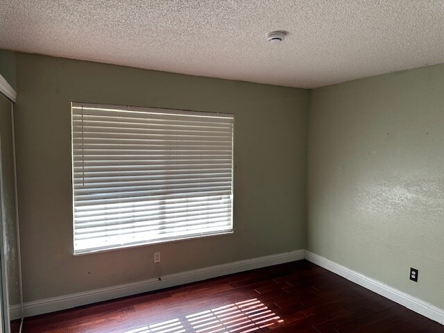 Building Photo - Tracy 4 Bedroom 2 Bathroom Home with a pool