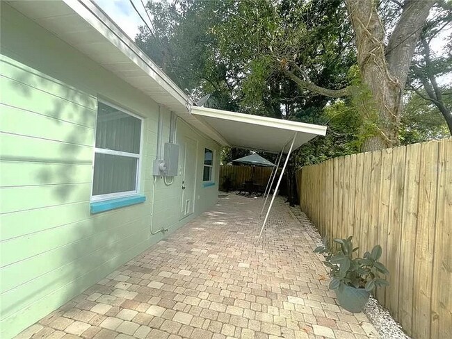 Building Photo - 5125 Tangerine Ave S