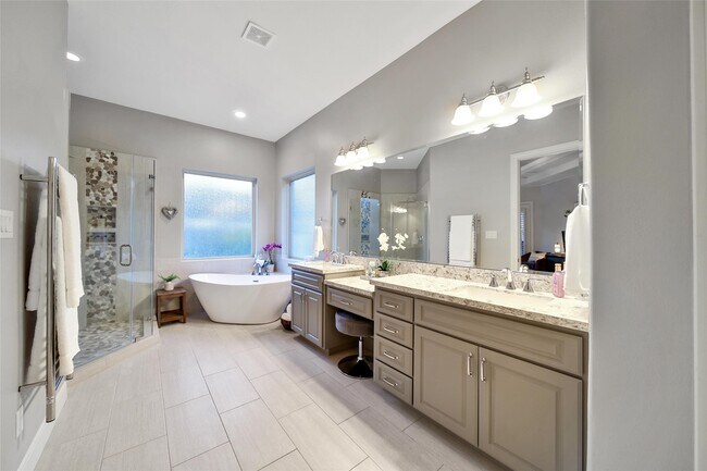 Building Photo - 5902 Royal Hill Ct
