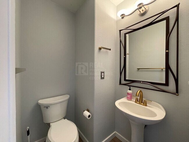 Building Photo - 16299 Blueleaf Pl