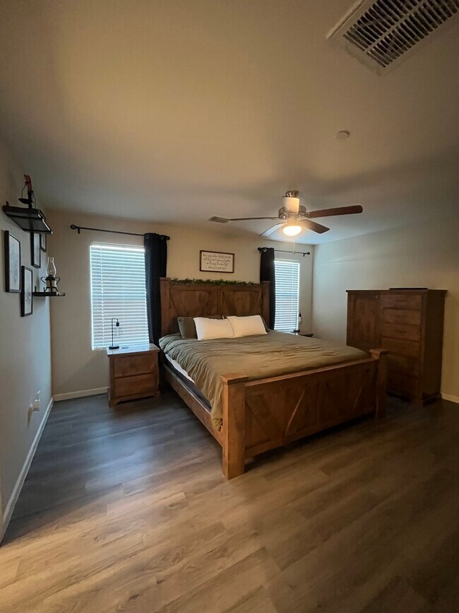 Building Photo - 4230 E Four Creeks Ct