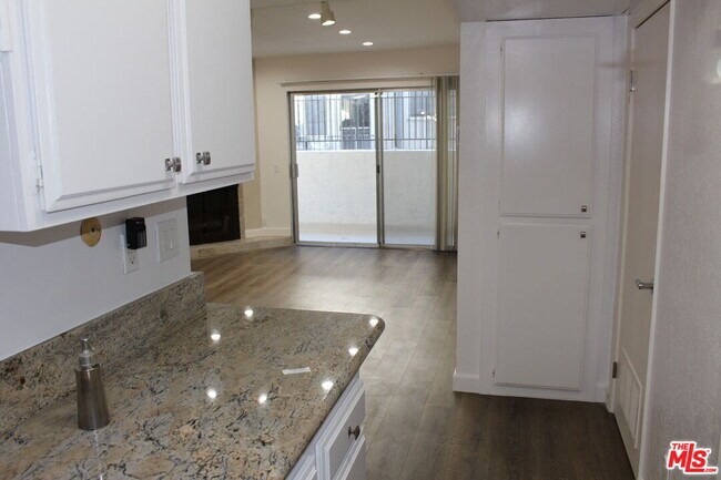 Building Photo - 1515 S Beverly Dr