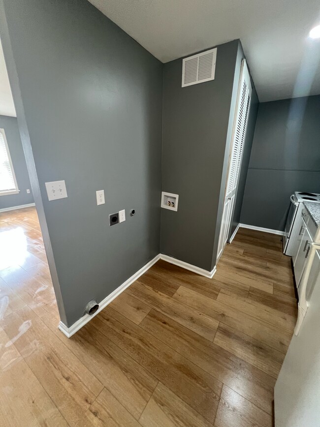 Building Photo - Valiant