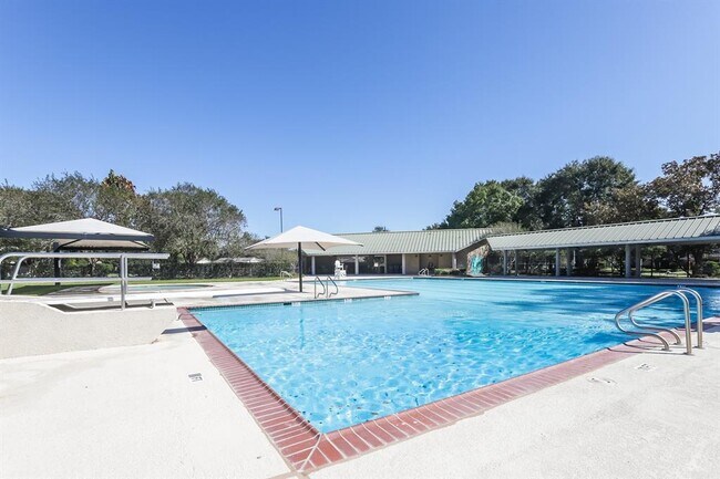Building Photo - 15715 4 Leaf Dr