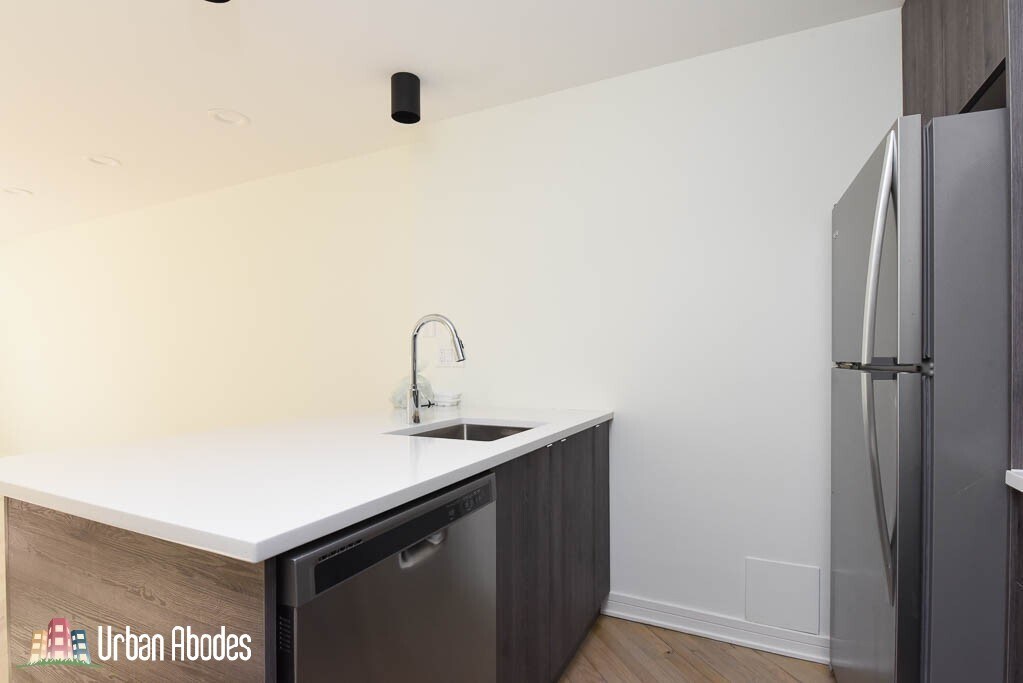 Building Photo - 935 W Grace St