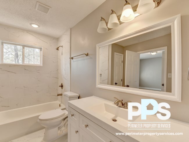 Building Photo - 390 W Lake Ave NW