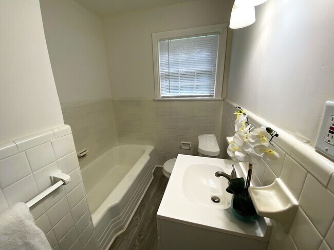 Building Photo - Charming 3BR House in East Point