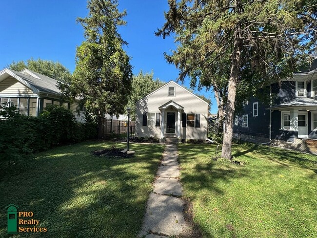 Building Photo - Charming 2 Bedroom Home in St. Paul