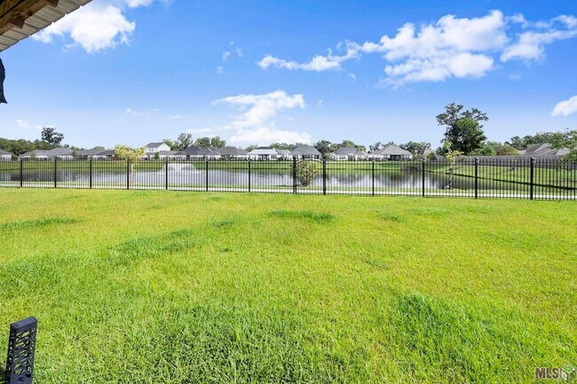 Building Photo - 39262 Bridge Path Ln