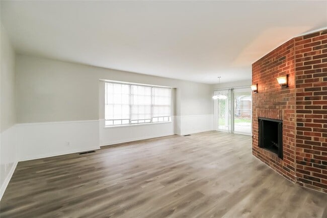 Building Photo - 2904 Huntleigh Dr