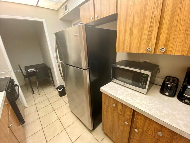 Building Photo - 1408 Brickell Bay Dr
