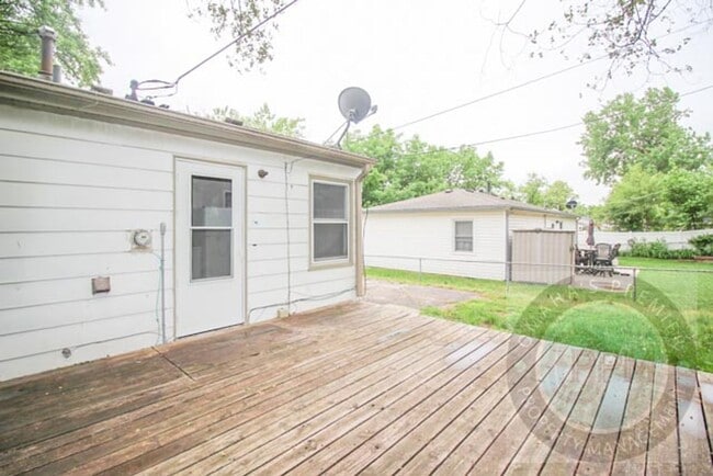 Building Photo - Spacious 2 Bedroom 1 Bathroom Unit in La V...